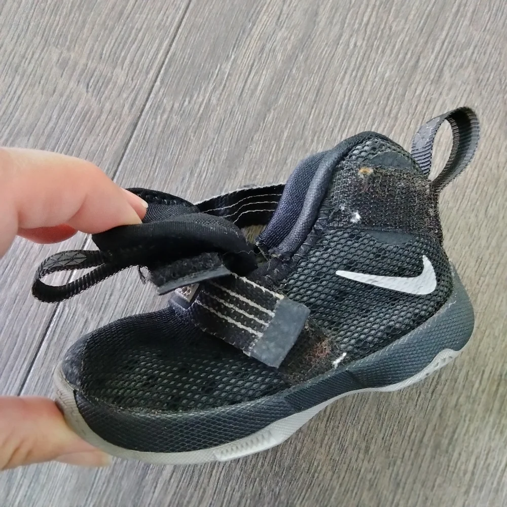 Nike lebron soldier